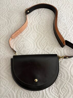 AWL Snap black leather crossbody - Eloise style